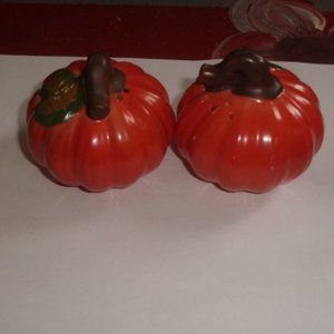 Salt pepper shakers orange pumpkins fall